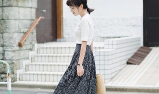 黑白波点半裙搭配技巧 冬季黑白波点半身裙怎么搭配