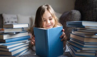 革斤怎么读 靳东