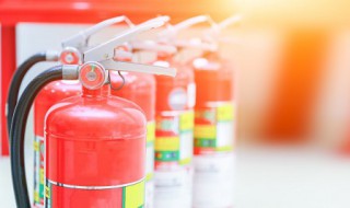 干粉灭火器的性能(干粉灭火器的性能,构造和原理)