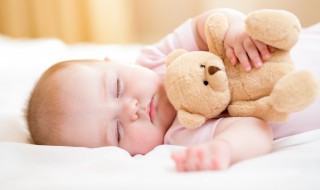 宝宝吐奶应该怎么处理 宝宝吐奶怎么处理怎么拍