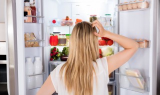 冰箱上层放什么（冰箱上层放什么下层放什么）