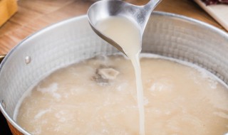 酸菜白肉炖大骨的做法 酸菜白肉炖大骨的做法窍门