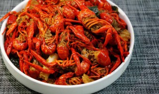 小龙虾炒螺蛳粉的做法（小龙虾螺蛳粉怎么做）