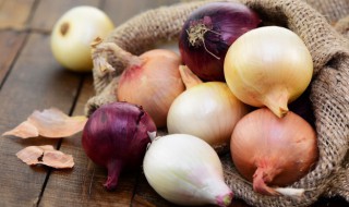 洋葱炒鸡蛋怎么做好吃（辣椒洋葱炒鸡蛋怎么做好吃）