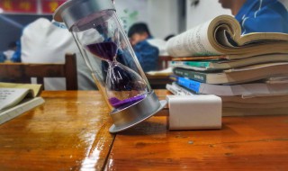 挪怎么读（揶揄怎么读）