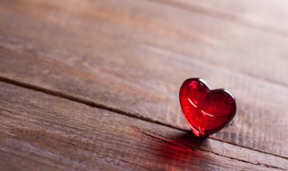 简短走心的爱情短句（很走心的爱情短句）