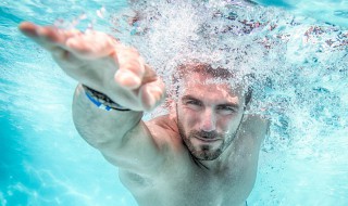 梦到自己游泳什么意思(梦到游泳什么意思周公解梦)