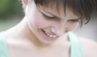 冬天面部皮肤干脱屑怎么办 冬天皮肤脸干燥脱屑怎么办