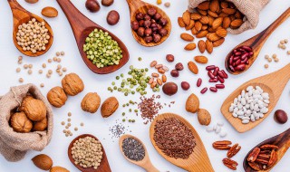 盐焗白果的做法 盐焗白果的做法去皮