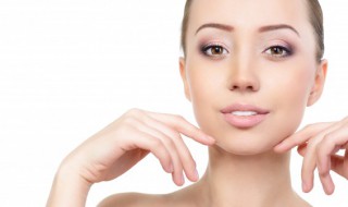 冬天脸上起皮是怎么回事（冬天脸上起皮是怎么回事儿）