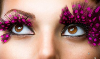 如何正确卸掉假睫毛（如何正确卸掉假睫毛视频）