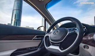 北汽eu500机械钥匙孔在哪儿（北汽eu5机械钥匙怎么开）