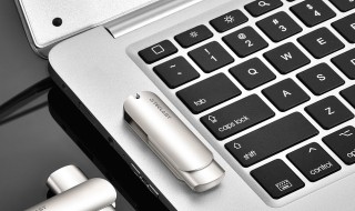 qq空间直播插耳机没声音（qq空间直播插耳机没声音）