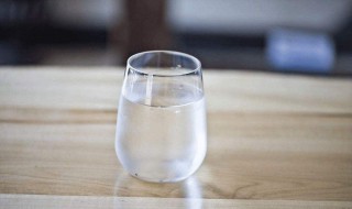 早上空腹喝淡盐水能减肥吗（早上空腹喝淡盐水能减肥吗）