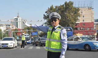 车坏了停红绿灯不动扣分吗（在红绿灯车子坏了不动算违章吗）