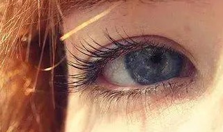 先用眼霜还是先涂乳液（先涂眼霜还是先涂乳液）