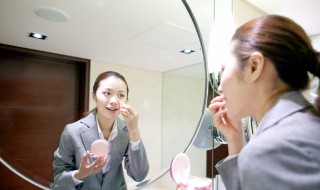 化妆和化装的区别（化妆和化装的区别造句）