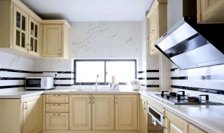 为什么楼上厨房油烟会漏到楼下厨房（楼上厨房油烟往楼下跑）