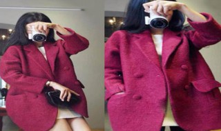 紫红色毛呢大衣搭配什么颜色的围巾（紫红色的大衣配什么颜色的围巾）