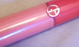 口红和唇釉可不可以一起用(唇彩和口红能一起用吗)