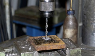钻孔时屑不出来 钻孔时产生的钻屑