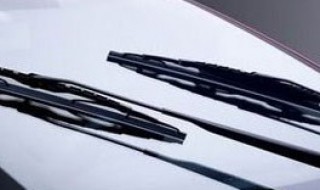 汽车雨刮条两头怎么拿掉（汽车雨刮条两头怎么拿掉的）