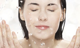 脸上长斑怎么调理化妆（脸上长斑怎么护肤）