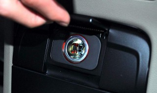 致胜点烟器保险丝位置（致胜点烟器保险丝位置图）