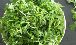 艾叶泡脚的好处与功效是什么（用艾叶泡脚的好处与功效）