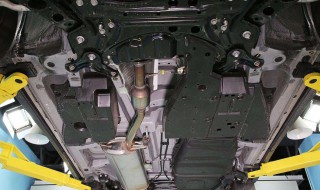 下摆臂球头坏了要换原车吗（汽车下摆臂球头更换）