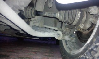 下臂球头怎么判断坏了（怎么看下支臂球头是否损坏）