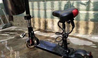 电动车座椅锁在哪里（电动车座椅锁在哪里设置）