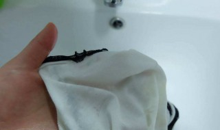 衣服滴到牛奶如何清洗 牛奶滴在衣服怎么清洗