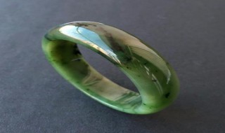 和田玉和翡翠如何区分 和田玉和翡翠如何区分图片