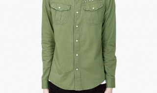 男士军绿色裤子配什么上衣 男士军绿色裤子配什么上衣好看图片