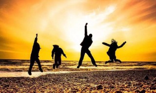 青春励志哲理句子（青春励志的经典短句）