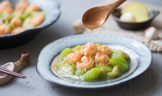 丝瓜炒虾仁的做法 丝瓜炒虾仁的做法及功效