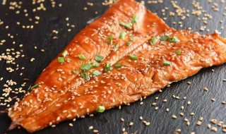 洋葱烤鳕鱼制作方法（洋葱鳕鱼怎么做好吃）