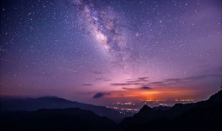 描写夜晚星空的诗句（有关夜晚星空下的诗句）