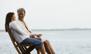 电影经典简短名句关于爱情（电影里的爱情名句）