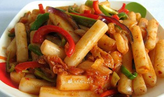 炒年糕怎样做简单又好吃（炒年糕怎样做简单又好吃又好吃）