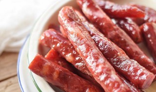 冰箱里冻过的肉做香肠怎么弄（冰箱里冻过的肉做香肠怎么弄才好吃）
