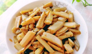 藕条炒鱿鱼怎么弄（藕炒鱿鱼怎么做好吃）