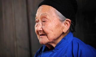 发朋友圈表示老人走了节哀的话语（老人走了节哀的话语怎么发朋友圈）