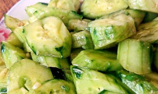 老油条拌黄瓜的做法 老油条拌黄瓜的做法视频