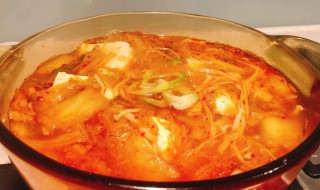 泡菜豆腐汤的家常做法（泡菜豆腐汤的家常做法窍门）