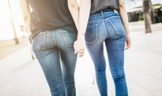 牛仔裤手洗技巧（牛仔裤手洗技巧视频教程）