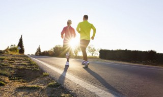 800米跑步热身技巧（跑800米的热身方法）