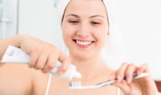 牙膏底部的黑蓝绿代表什么（牙膏绿蓝黑表示什么）