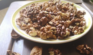 椒盐核桃仁怎样做好吃又简单（椒盐核桃仁怎么做才好吃,又简单）
